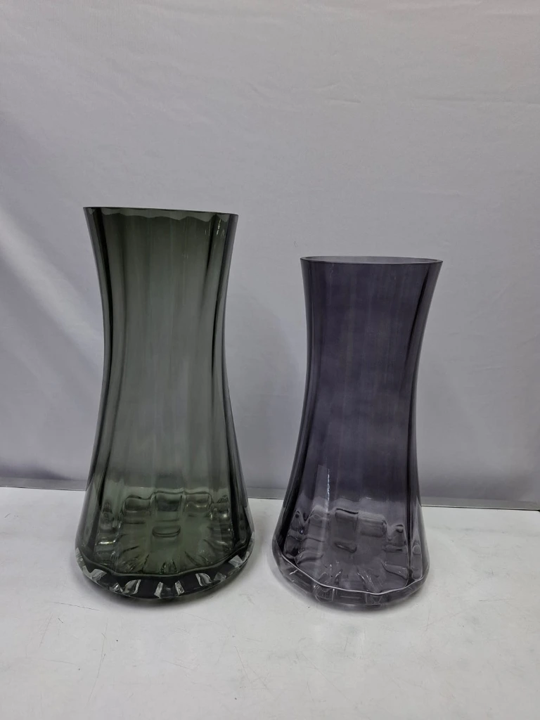 Glass flower vase  2.webp
