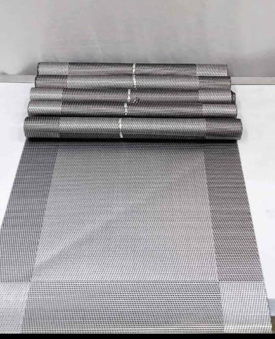 table-placemat-pvc-rect-solid-silver-rolled