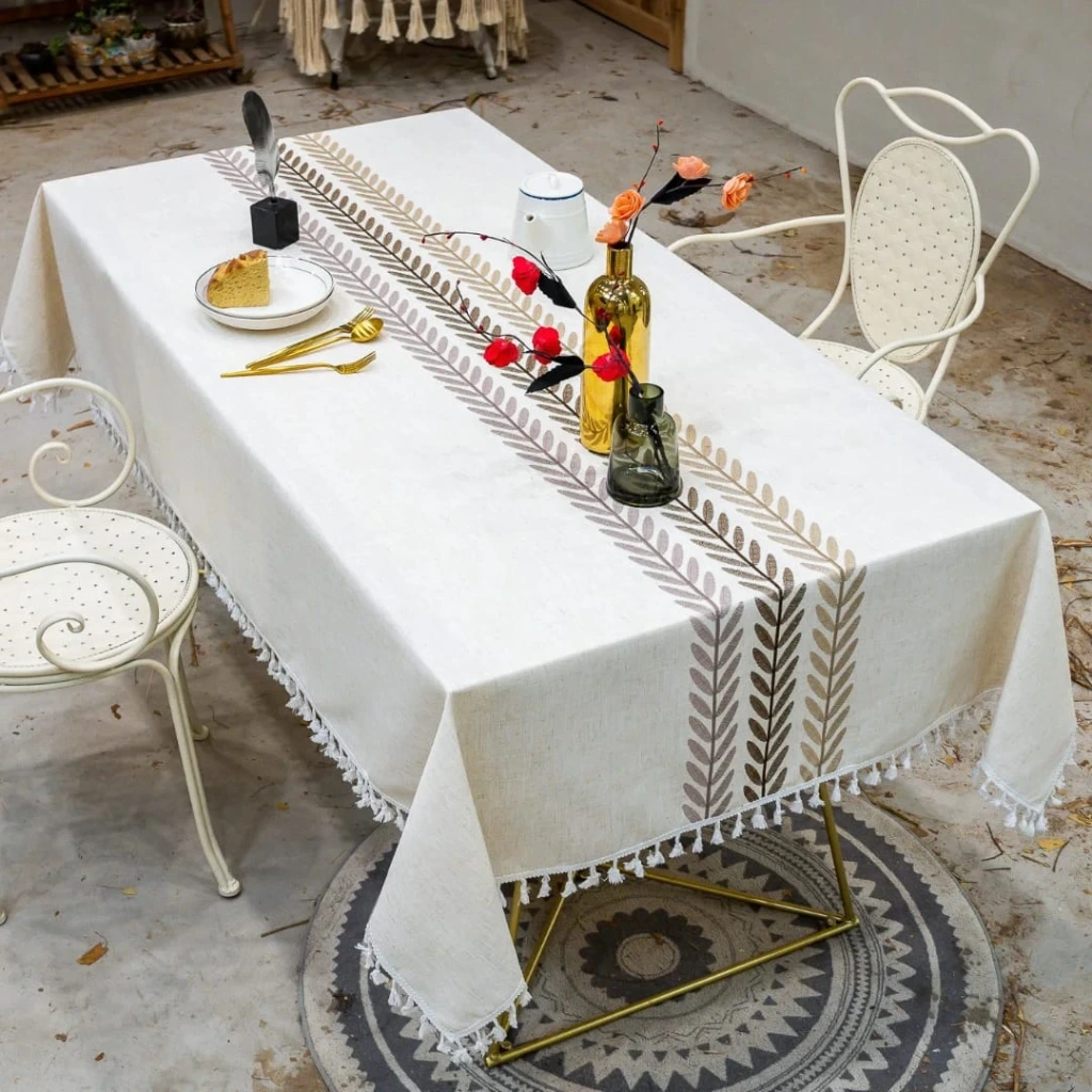 Embroidered Linen Table Cloth with Tassels (140*220cm)